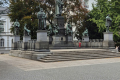 Statuen
